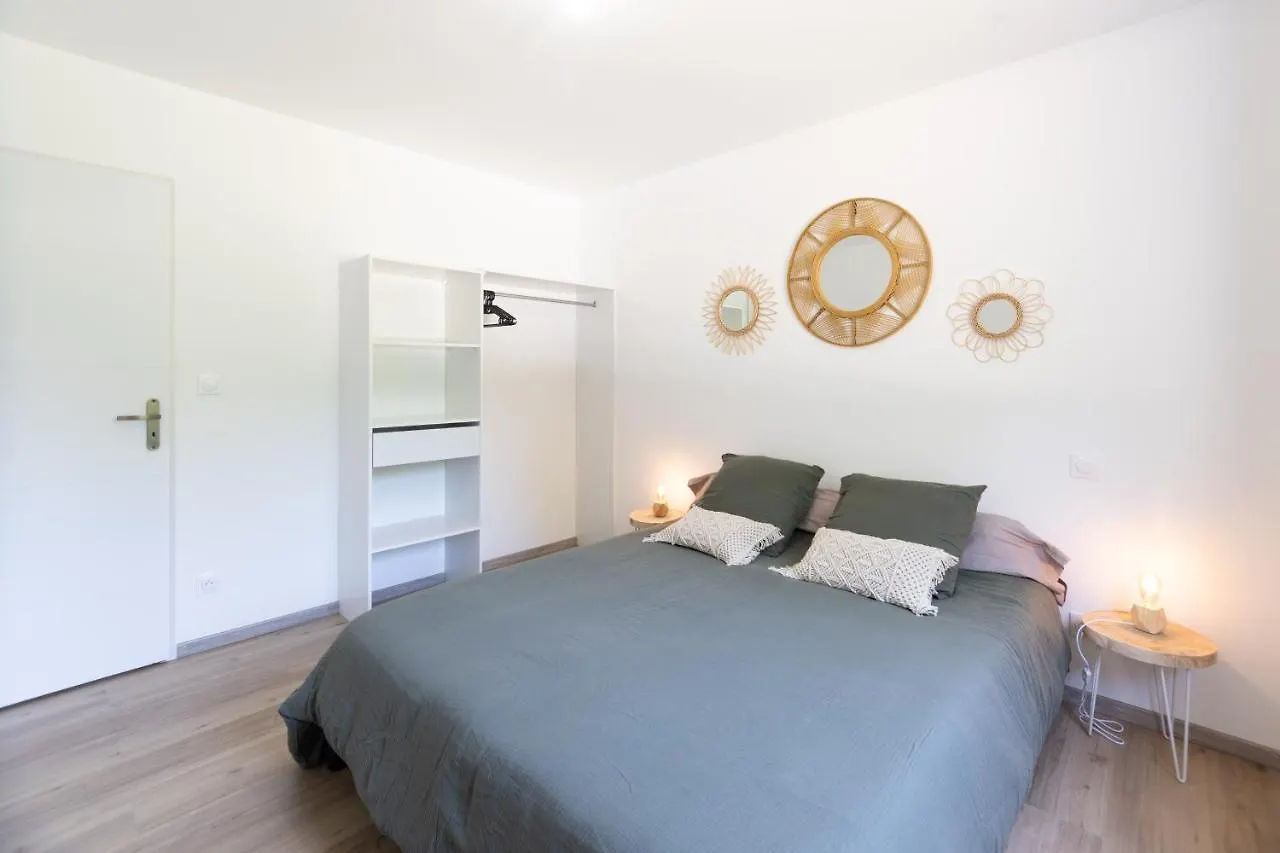 펜션 Villa Graveyron - Maison Avec Piscine Privee Berrias-et-Casteljau
