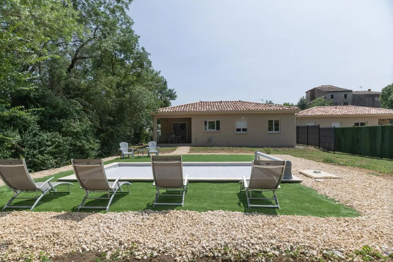 펜션 Villa Graveyron - Maison Avec Piscine Privee Berrias-et-Casteljau 프랑스